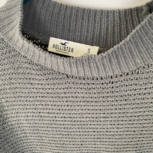 Hollister women’s size small, gray crop sweater soft! 100% polyester. NWOT - Picture 6 of 7